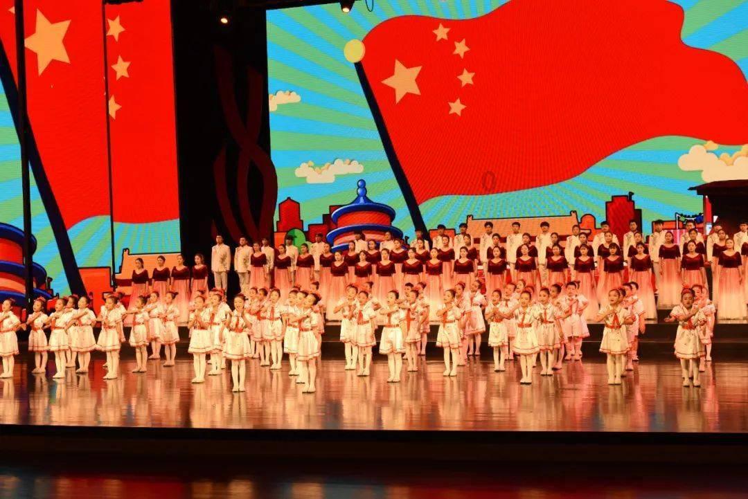 女生说喜欢你发现你不好，她又偷偷和其他男生约会，大家怎么看？游戏画面