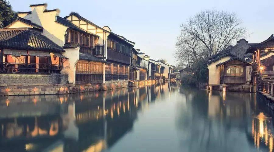 为了讨好别人挨打不还手值吗？