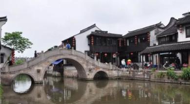 南京公安探望103岁孤寡老人,近30年的爱心仍在延续