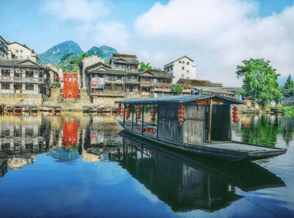 茂密丛林逃生